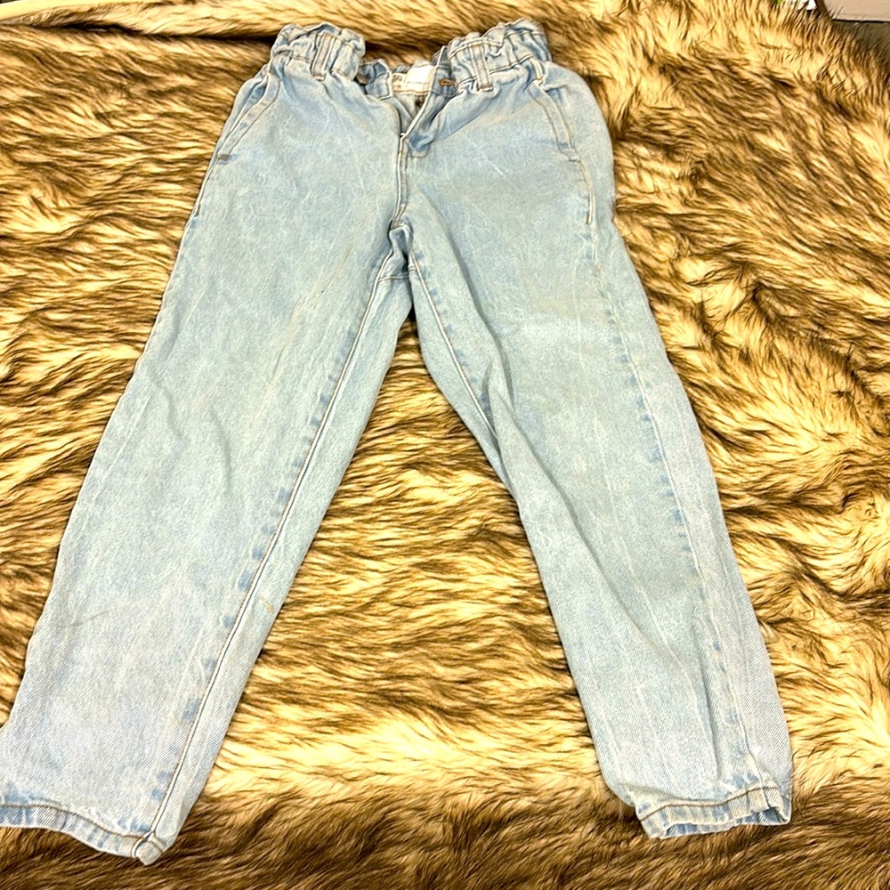 Good condition RSQ jeans high rise pleaded.  Women’s xs.